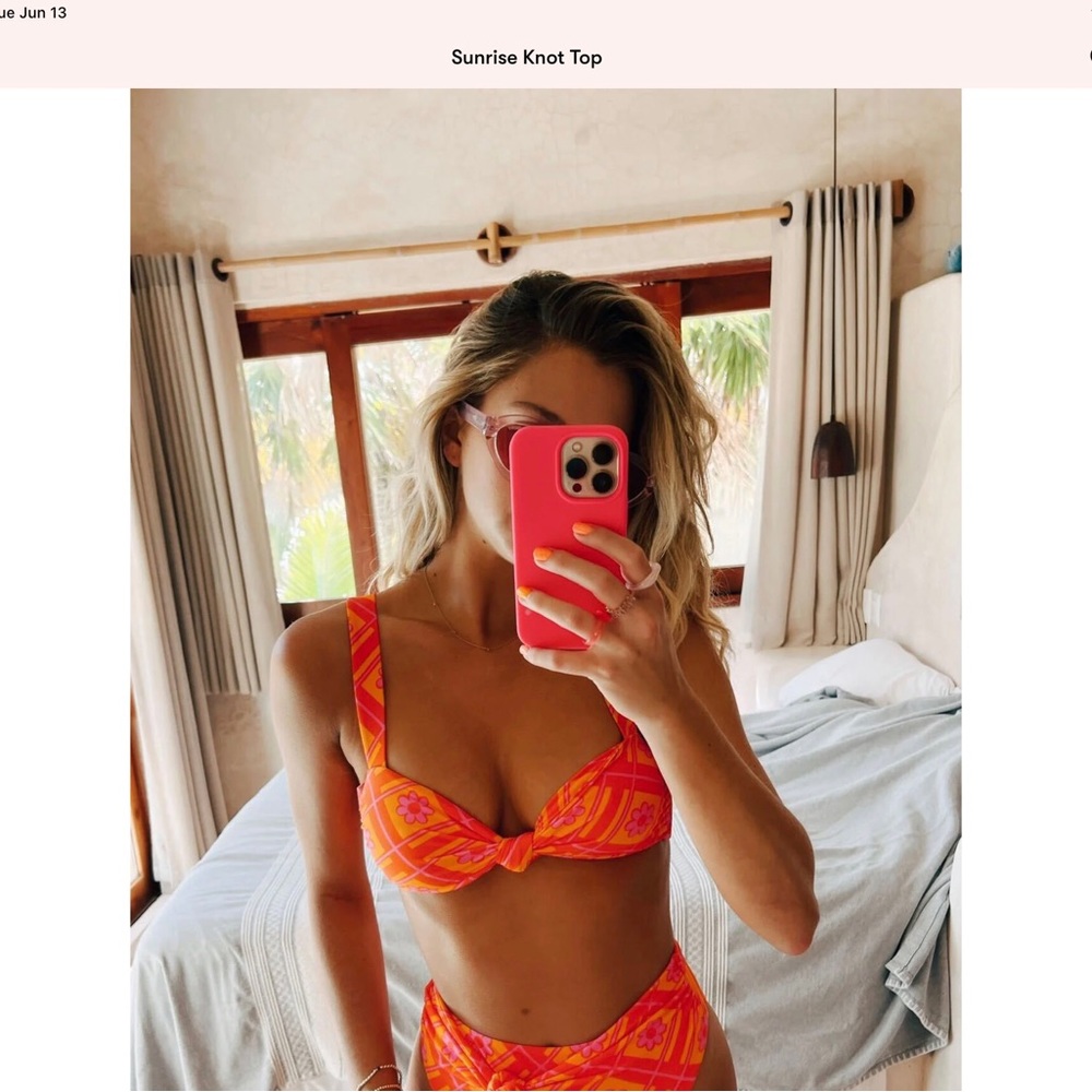 ISO sunrise knot swim top in Malibu Daisy print XS or S. Show Me Your Mumu